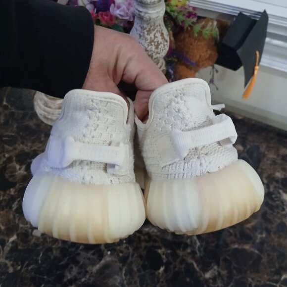 Yeezy Boost 350 V2 Bone Comfort/Athletic Shoes Size 6.5 Men/8 Women Runs Small G - Picture 4 of 9